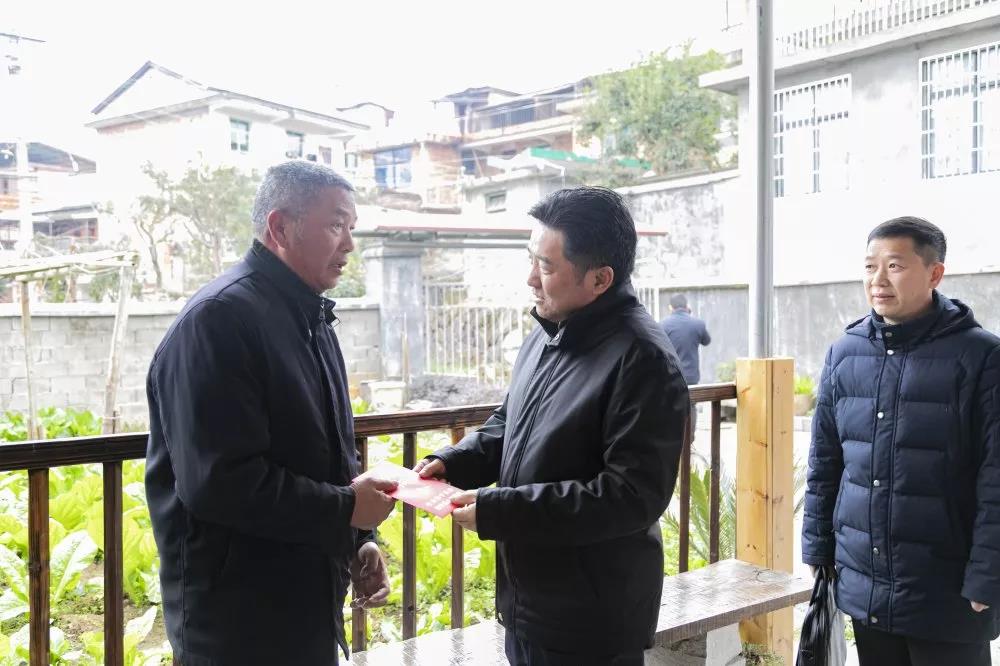 建宁县主要领导走访慰问困难群体