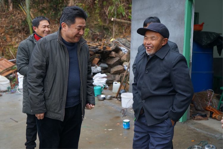 建宁县委书记郑剑波深入里心镇督查指导乡村振兴和防寒抗冻工作