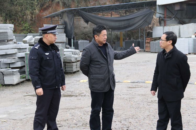 建宁县委书记郑剑波四不两直督查安全生产工作