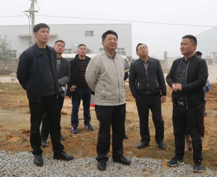 建宁县主要领导现场办公推进项目建设